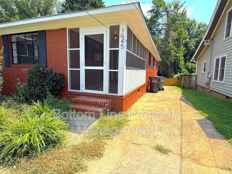 1945 Woodcrest Ave - Photo 2 of 12