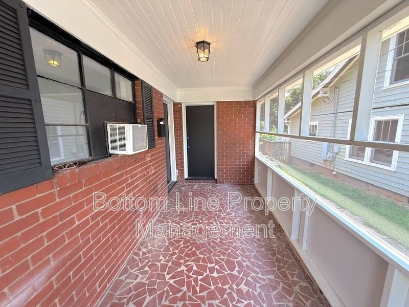 1945 Woodcrest Ave - Photo 3 of 12