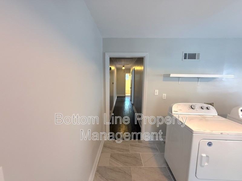 1945 Woodcrest Ave - Photo 6 of 12