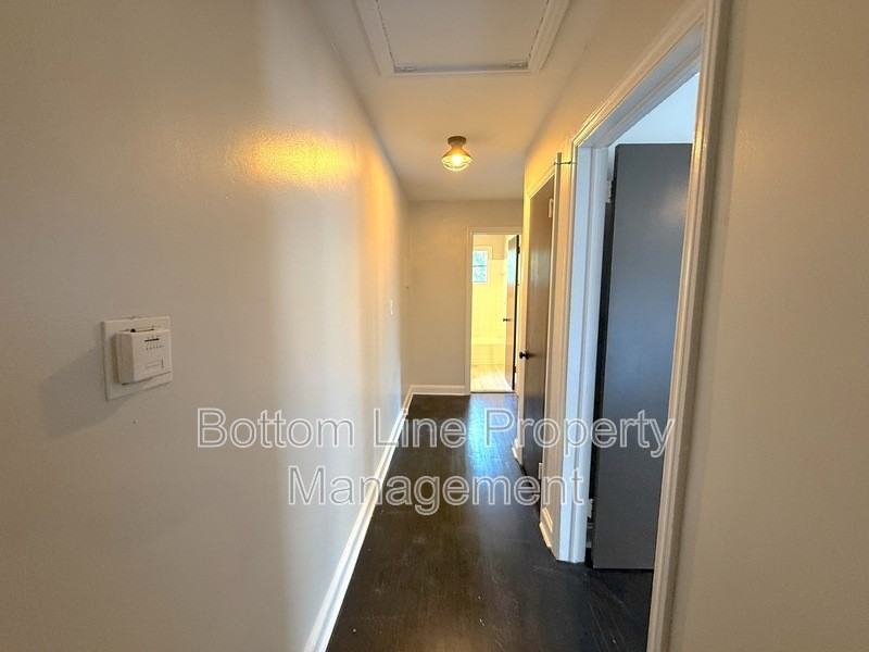 1945 Woodcrest Ave - Photo 7 of 12