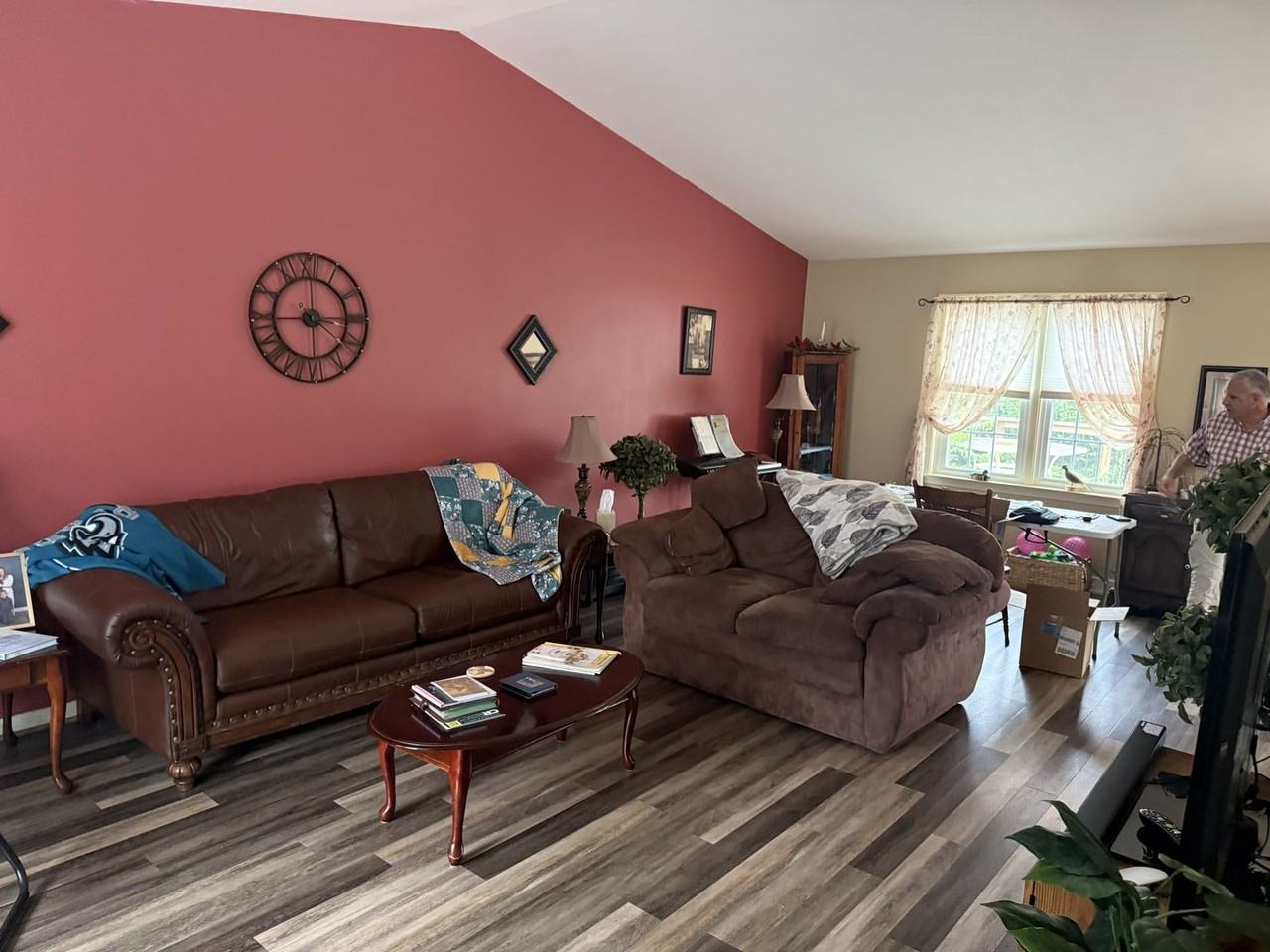 1223 E Newport Rd - Photo 2 of 13