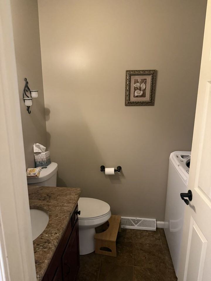 1223 E Newport Rd - Photo 4 of 13