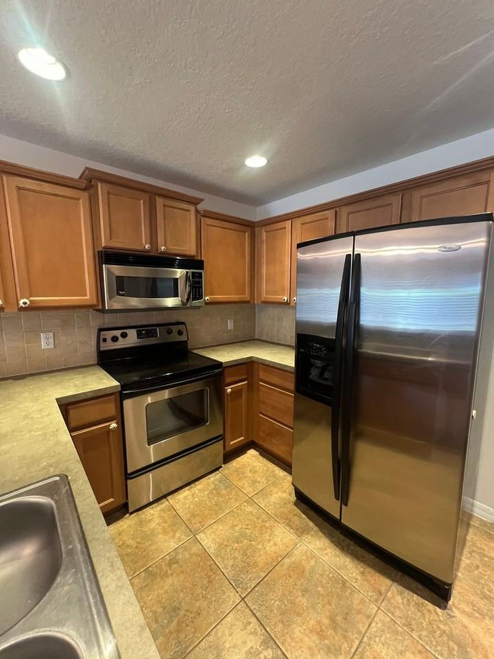 3005 Ashford Park Pl - Photo 3 of 20