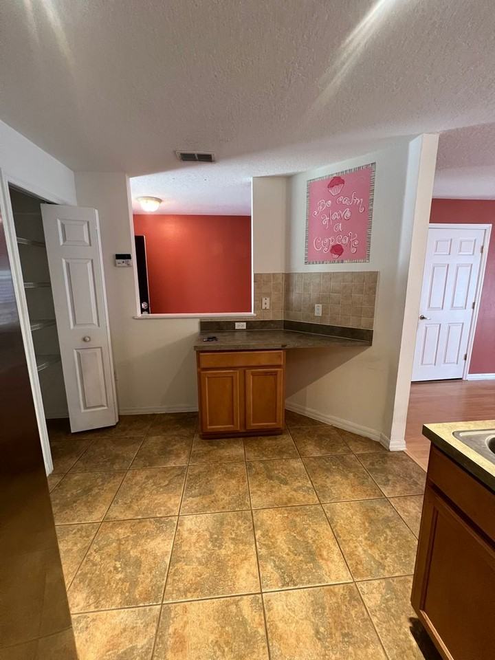 3005 Ashford Park Pl - Photo 4 of 20