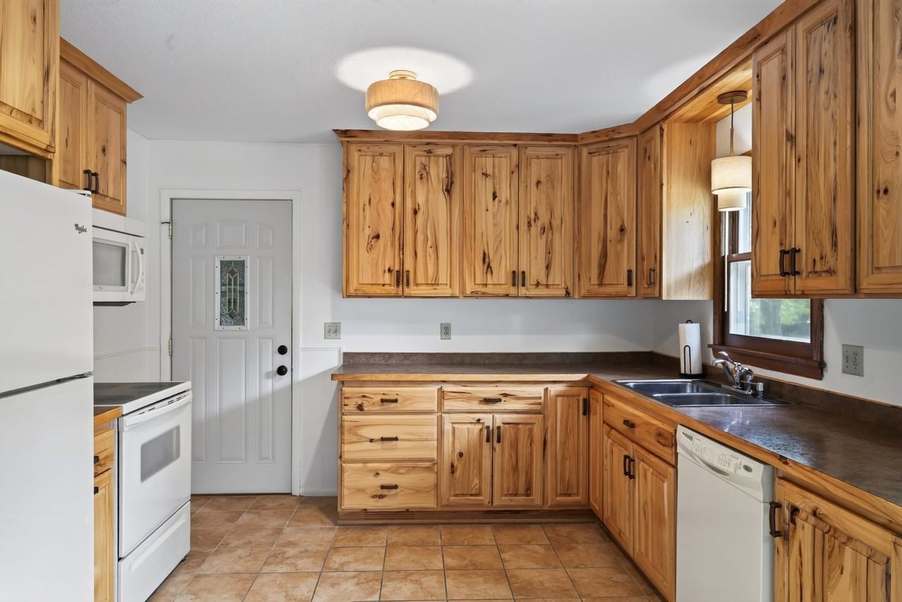 13503 Meredith Dr - Photo 2 of 25