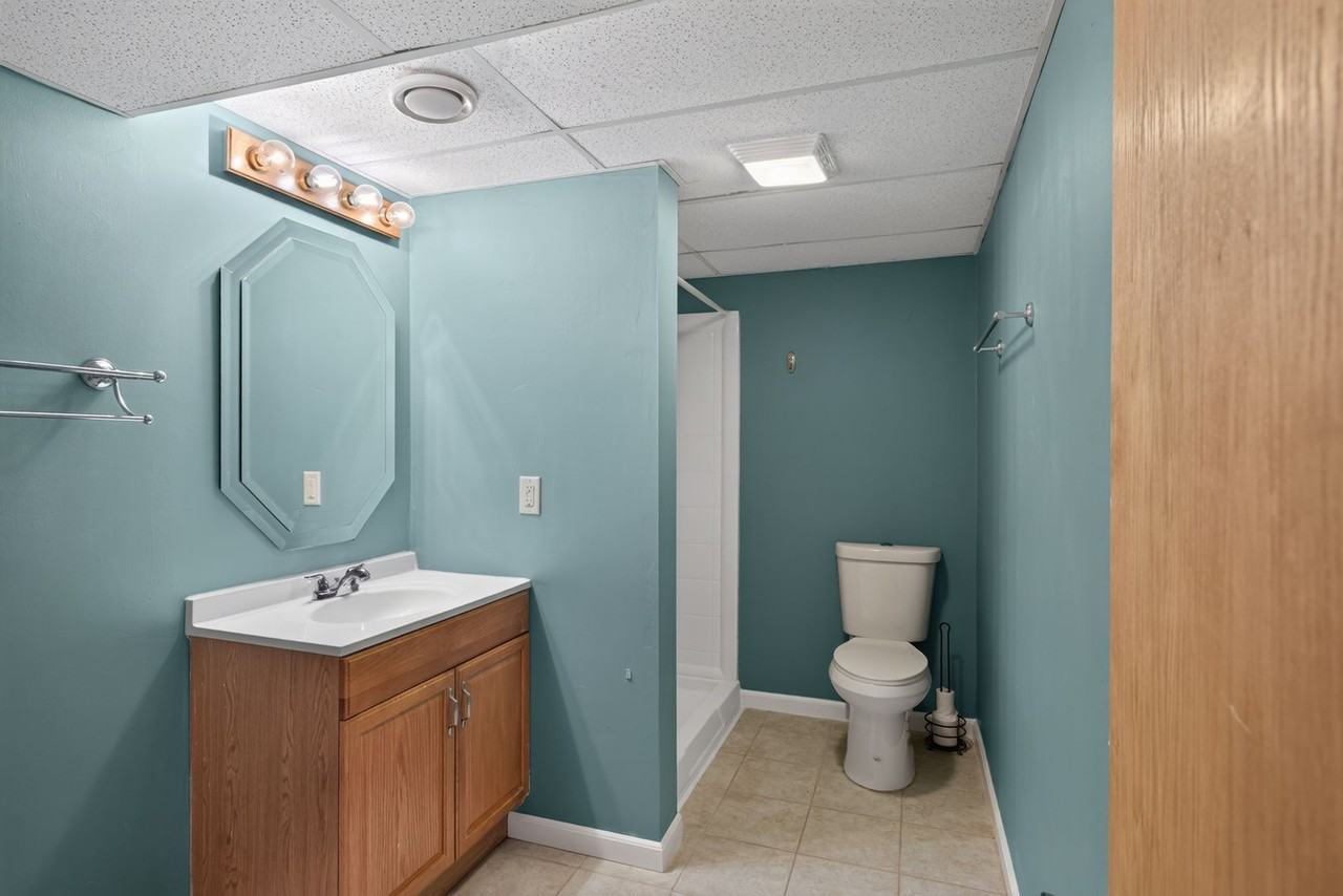 13503 Meredith Dr - Photo 4 of 25