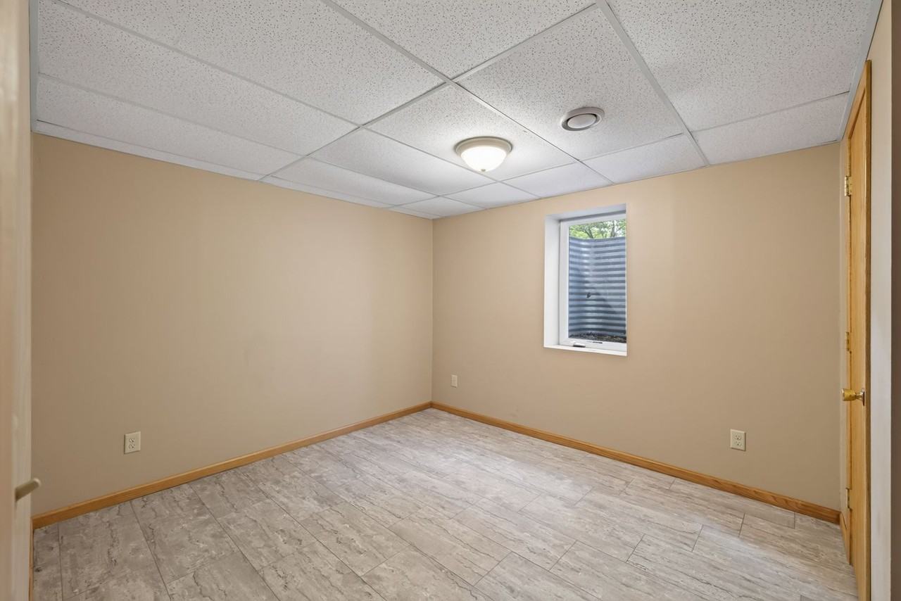 13503 Meredith Dr - Photo 5 of 25