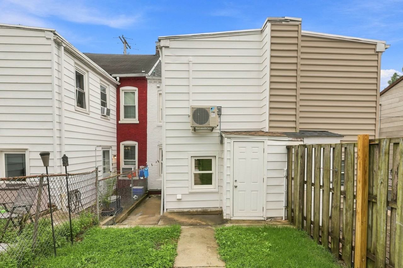 550 Dauphin St - Photo 3 of 27