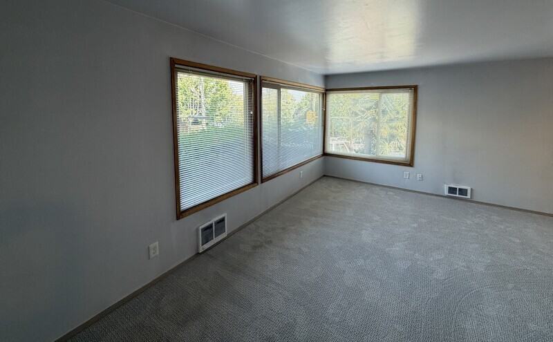 1505 E Galer St #2 - Photo 3 of 9