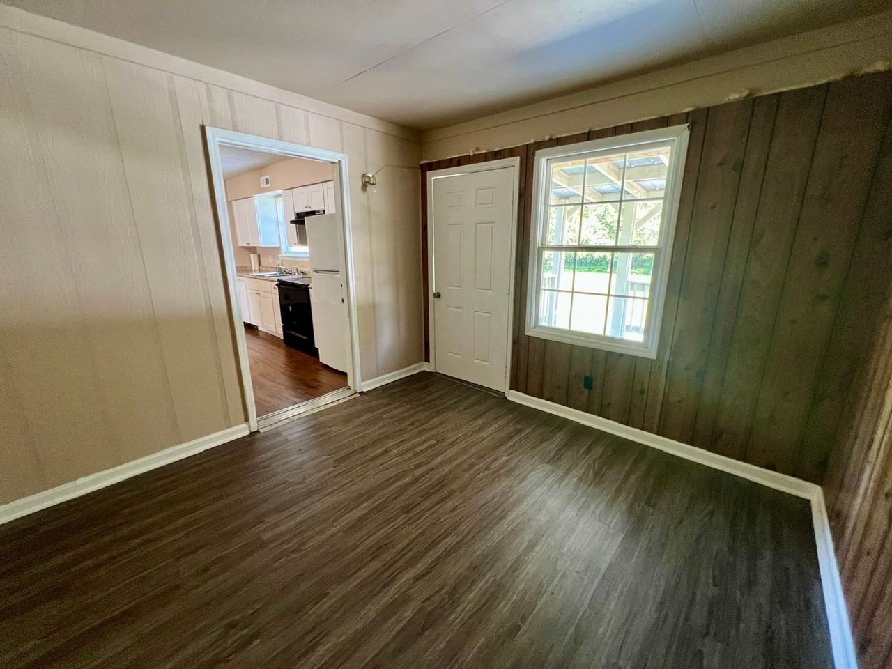 2563A Carriage Dr - Photo 4 of 28
