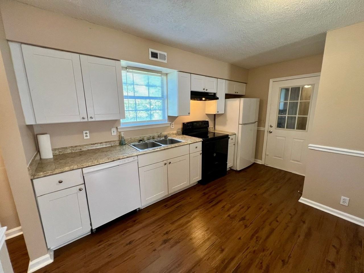 2563A Carriage Dr - Photo 7 of 28