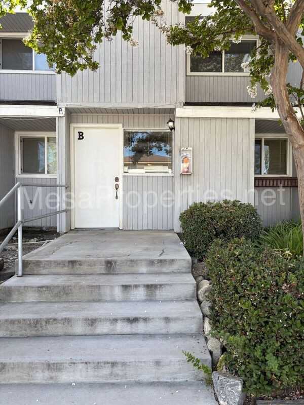 1016 W Pine St #B - Photo 2 of 17