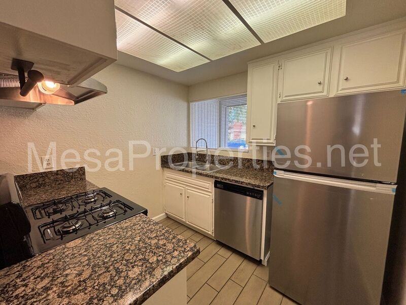 1016 W Pine St #B - Photo 7 of 17