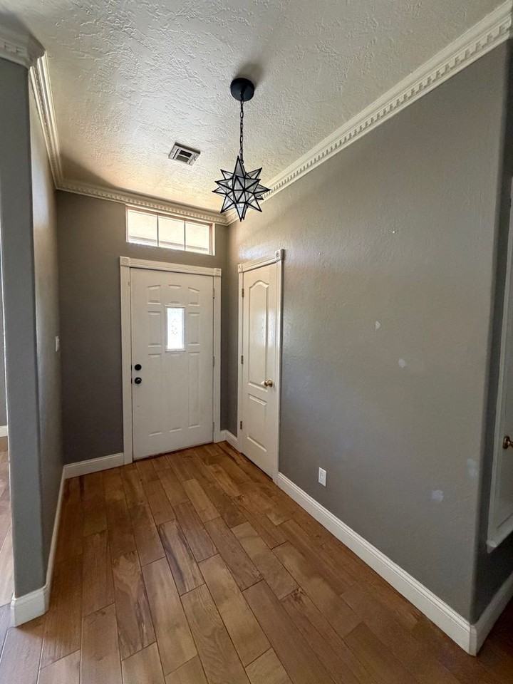 7706 Nw Chesley Dr - Photo 4 of 49