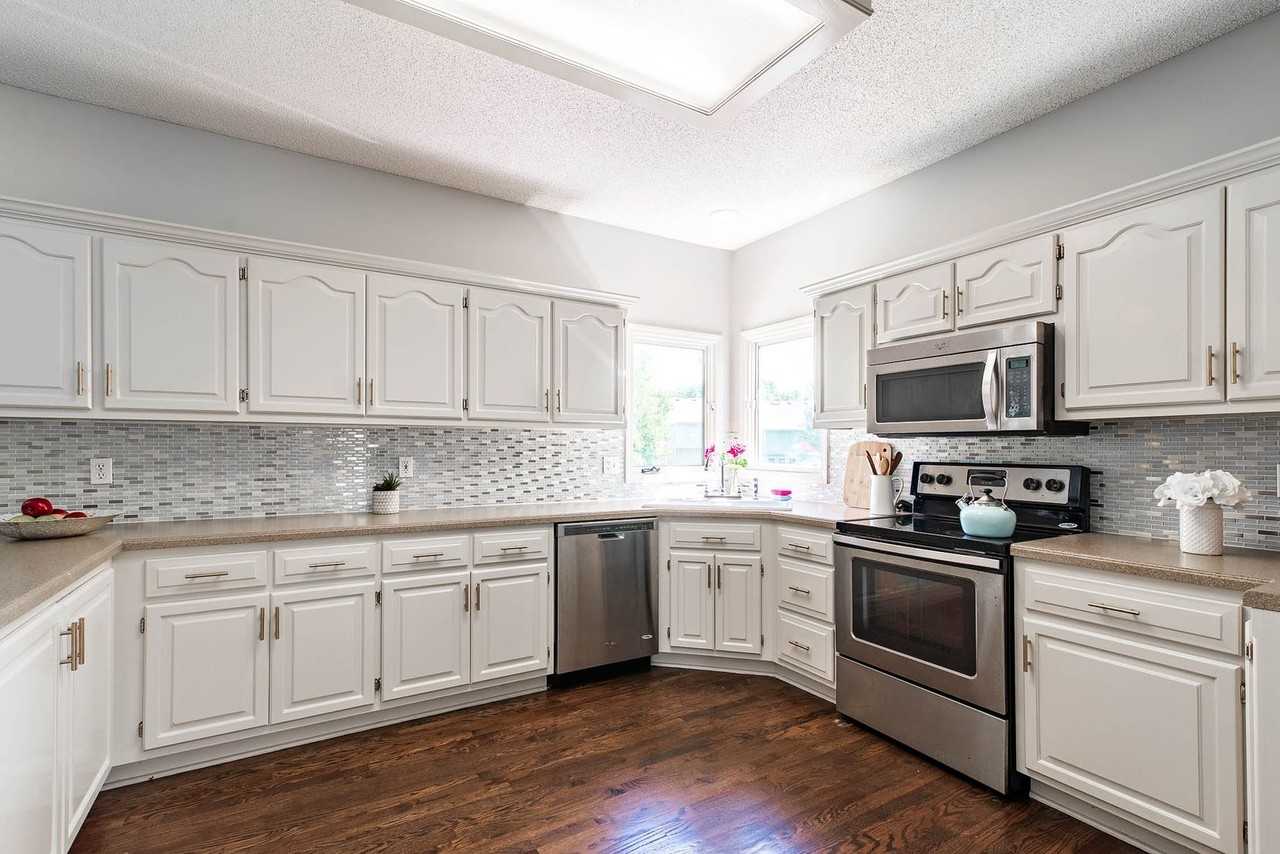 8304 W 122nd St - Photo 6 of 42
