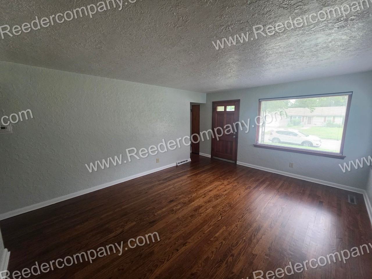 7204 Lindberg Ave - Photo 3 of 14