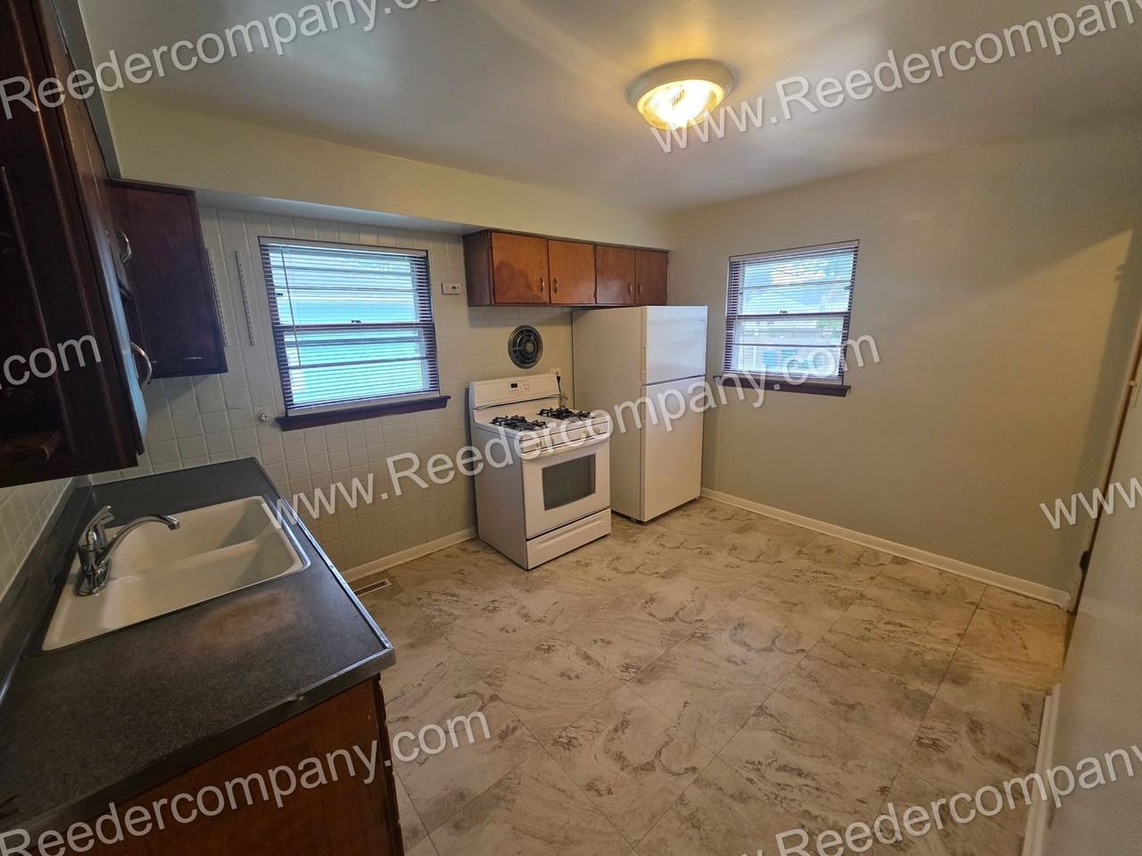 7204 Lindberg Ave - Photo 4 of 14