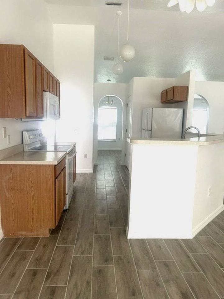 973 Cascades Park Trl - Photo 2 of 11