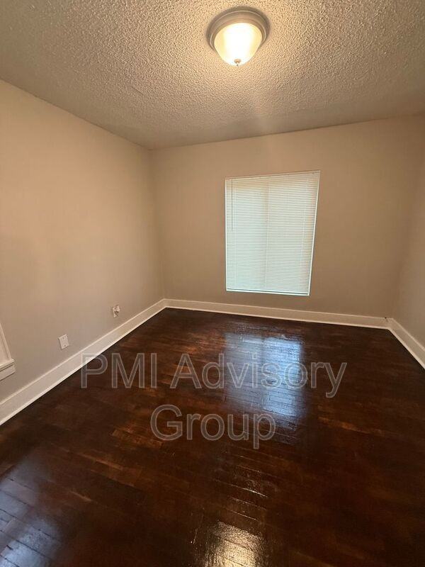 709 Sw Watson Ave - Photo 3 of 8