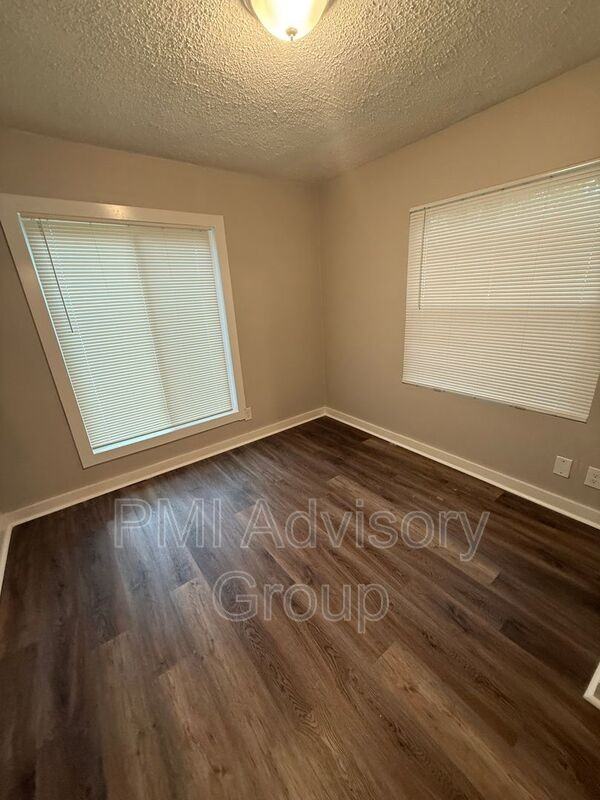 709 Sw Watson Ave - Photo 4 of 8