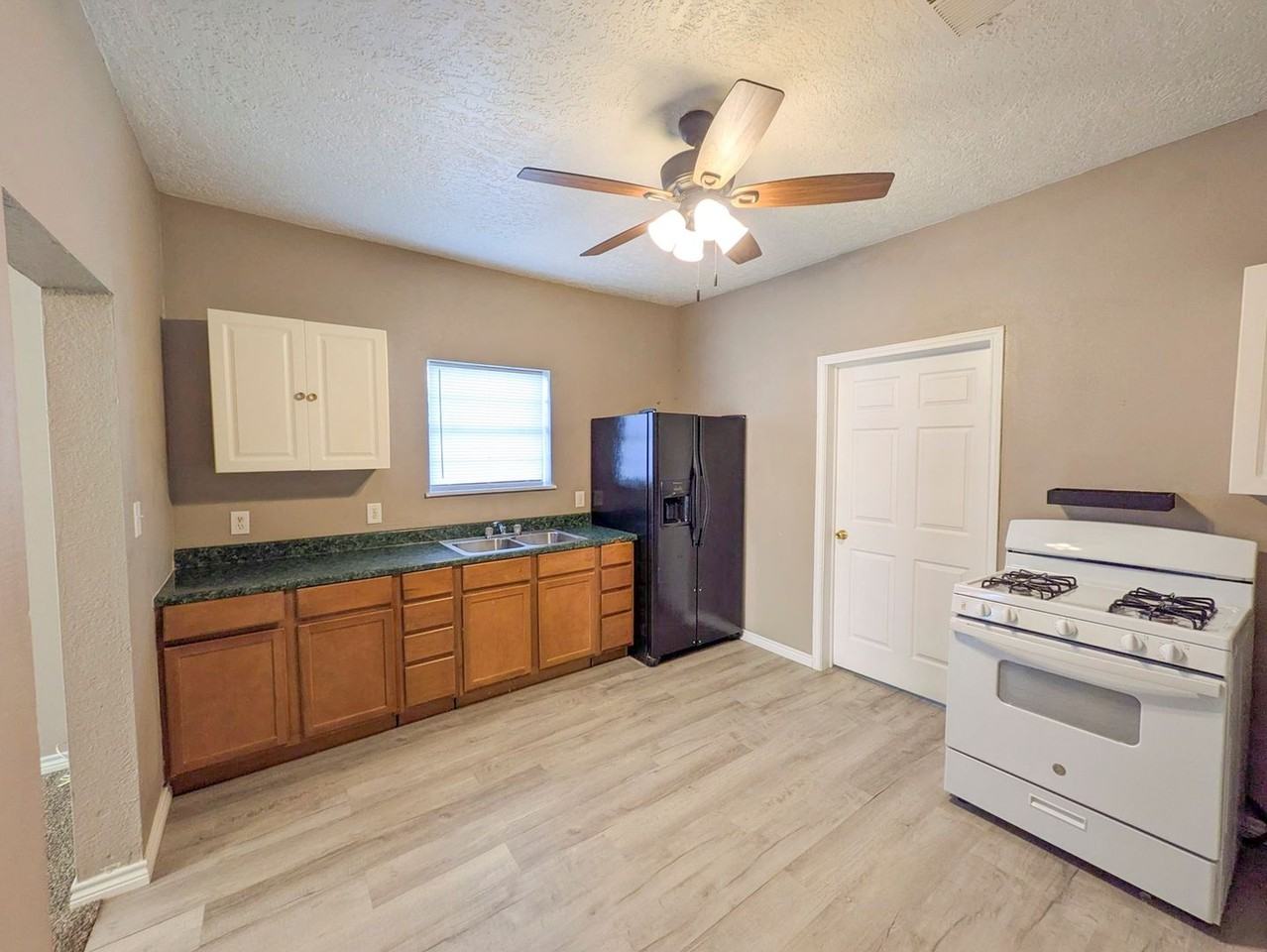 720 Avenue C - Photo 4 of 12