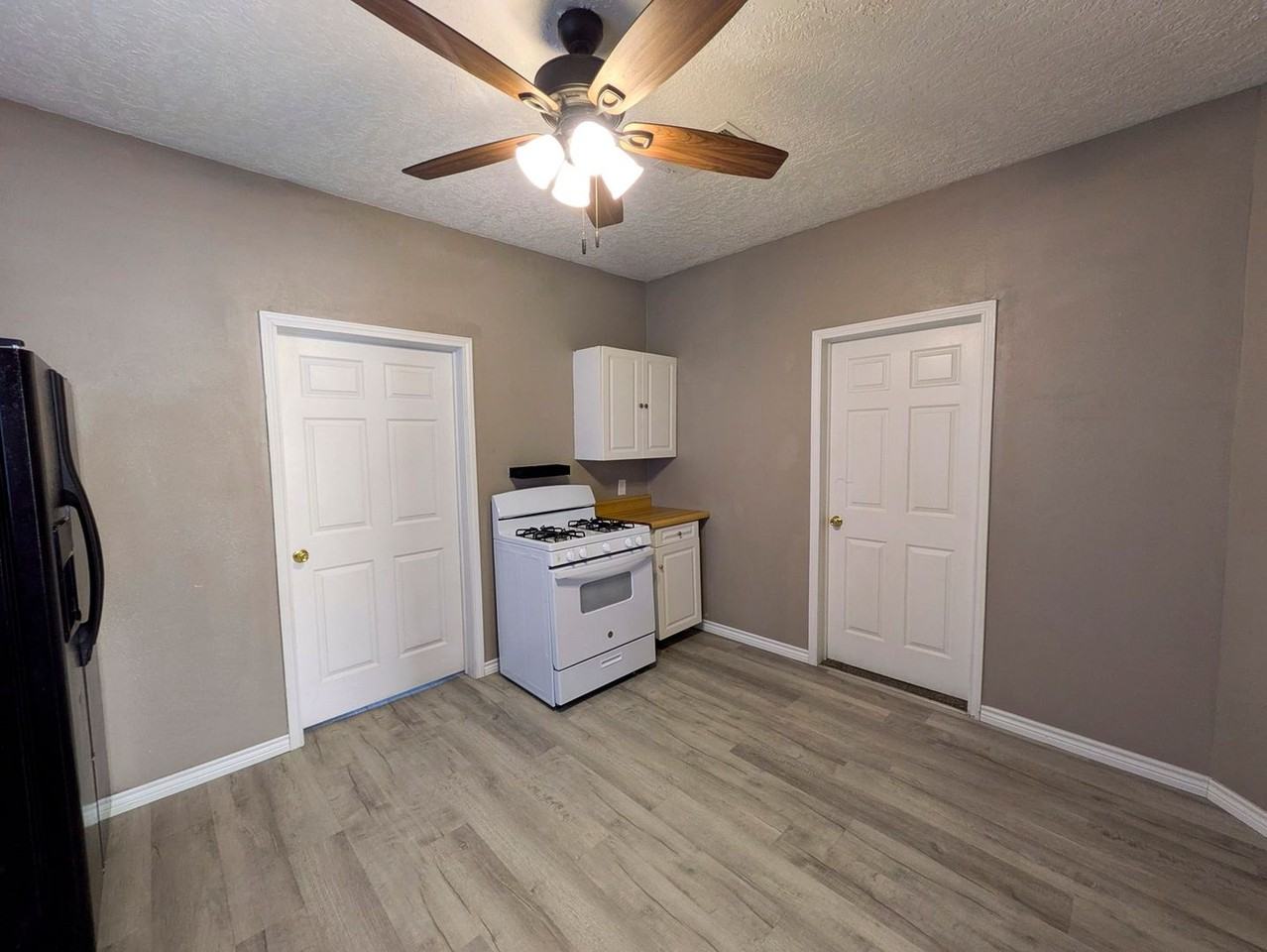 720 Avenue C - Photo 5 of 12