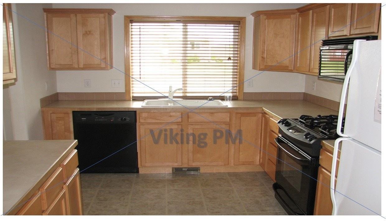 528 Ne Robin Ct - Photo 2 of 8