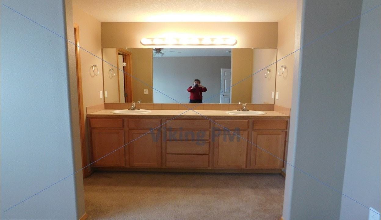 528 Ne Robin Ct - Photo 5 of 8