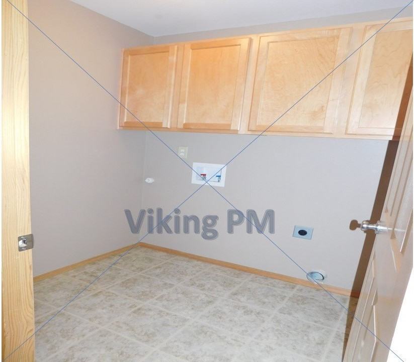 528 Ne Robin Ct - Photo 7 of 8