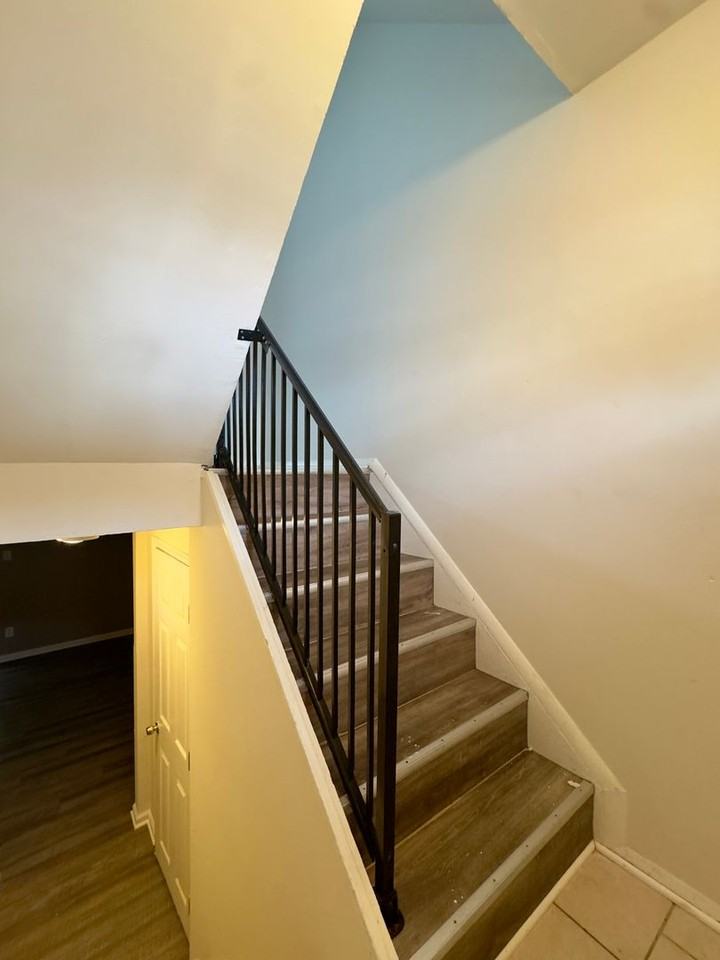 1830 Eloise Ln - Photo 4 of 24