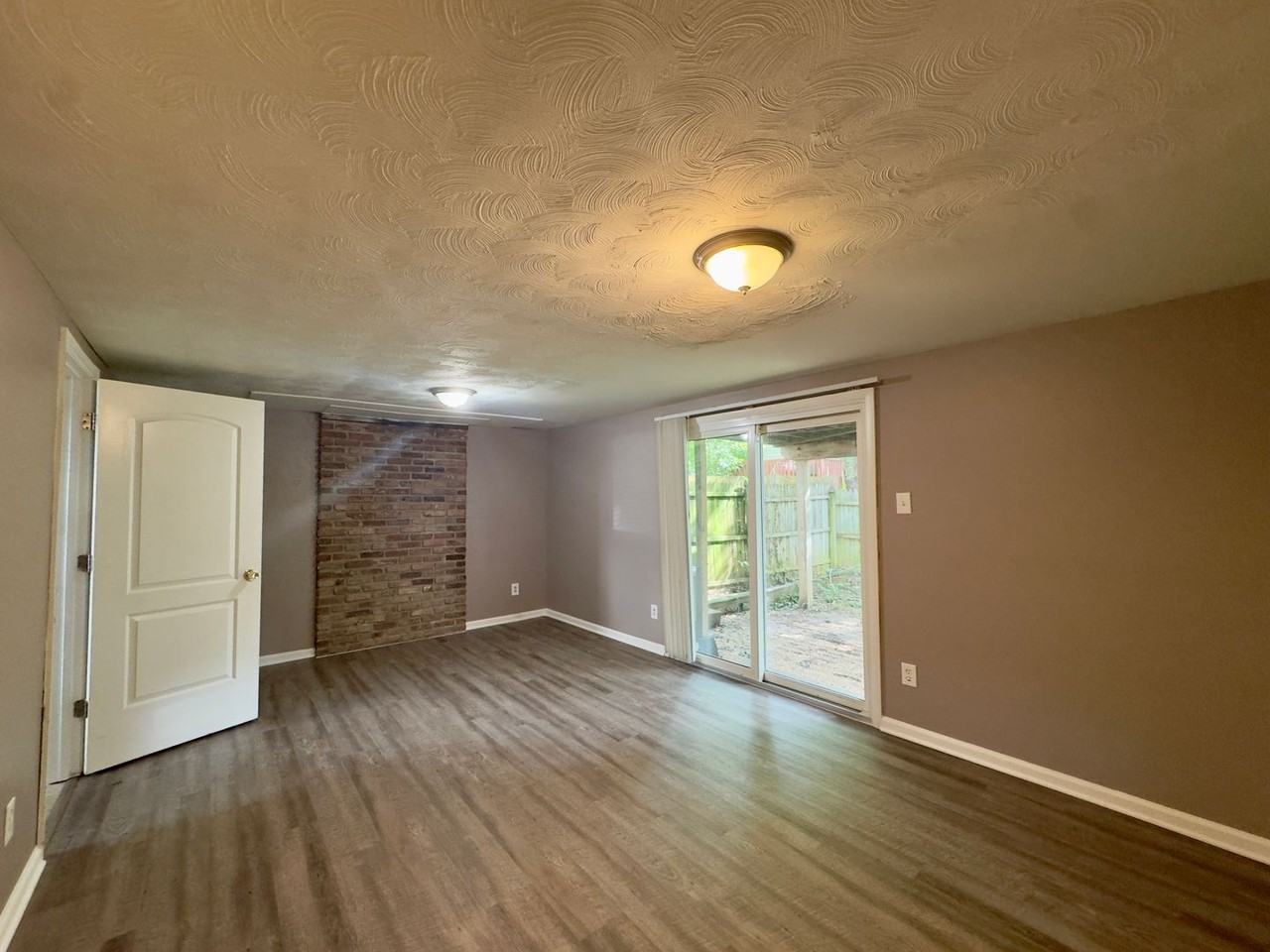 1830 Eloise Ln - Photo 5 of 24