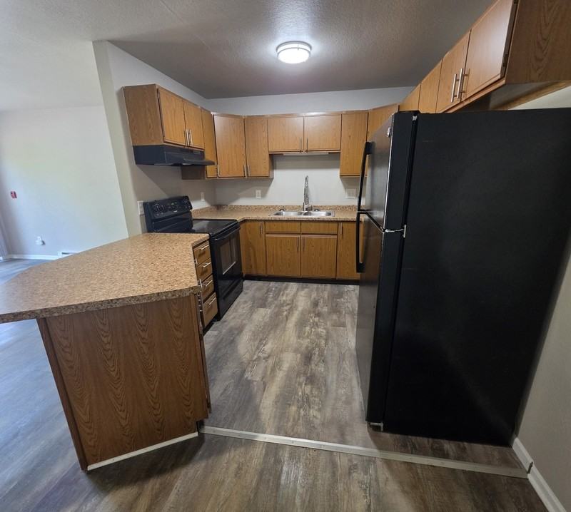 835 Wisconsin St - Photo 4 of 32