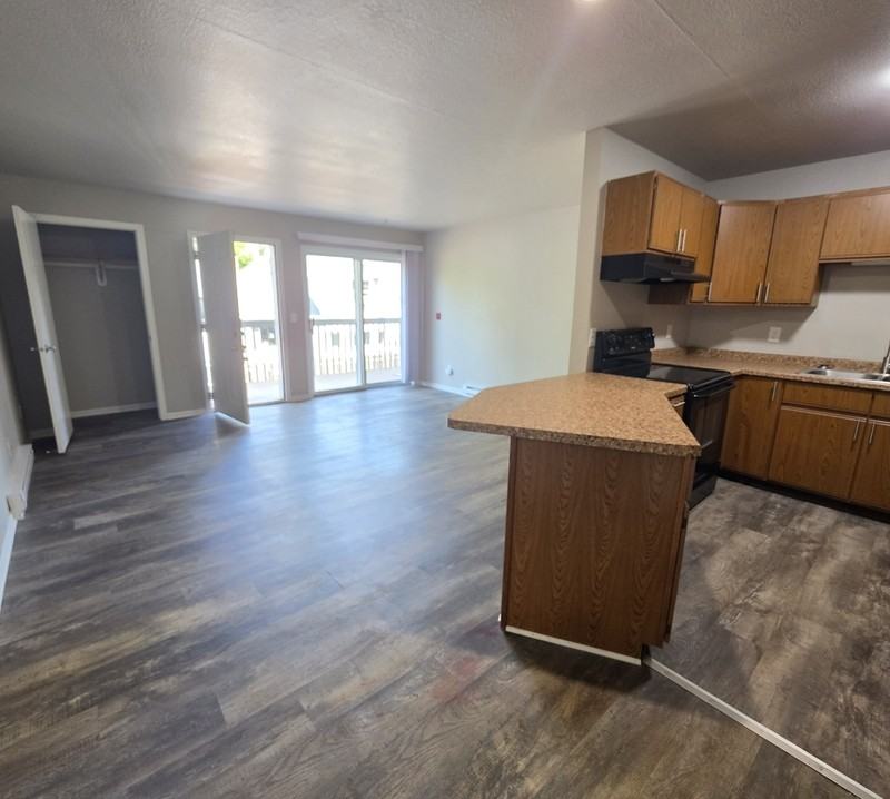 835 Wisconsin St - Photo 5 of 32