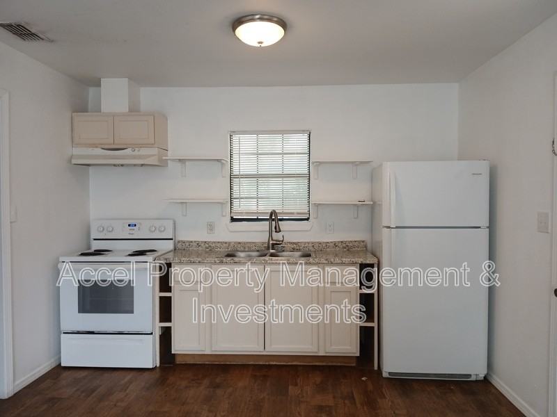 1112 E Van Week St - Photo 4 of 18