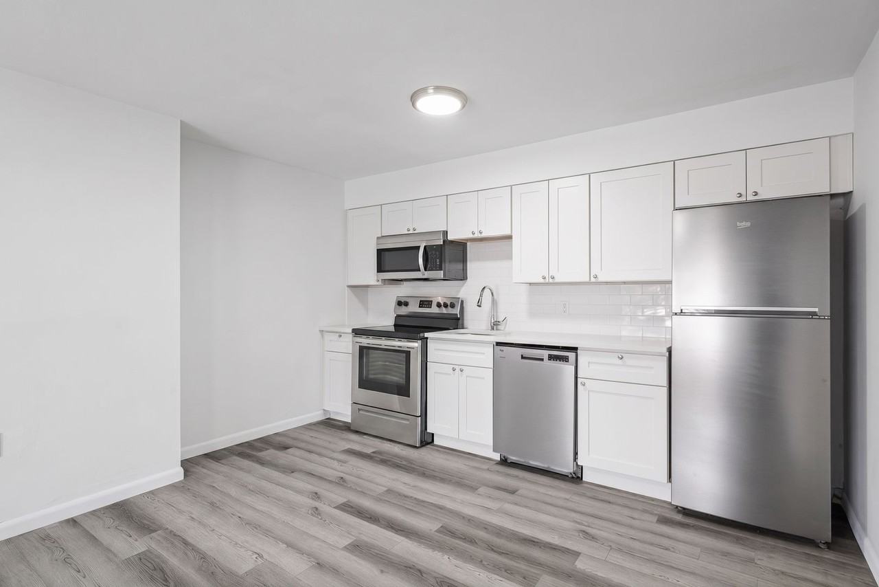 612 North Saint Clair Street - Photo 4 of 28