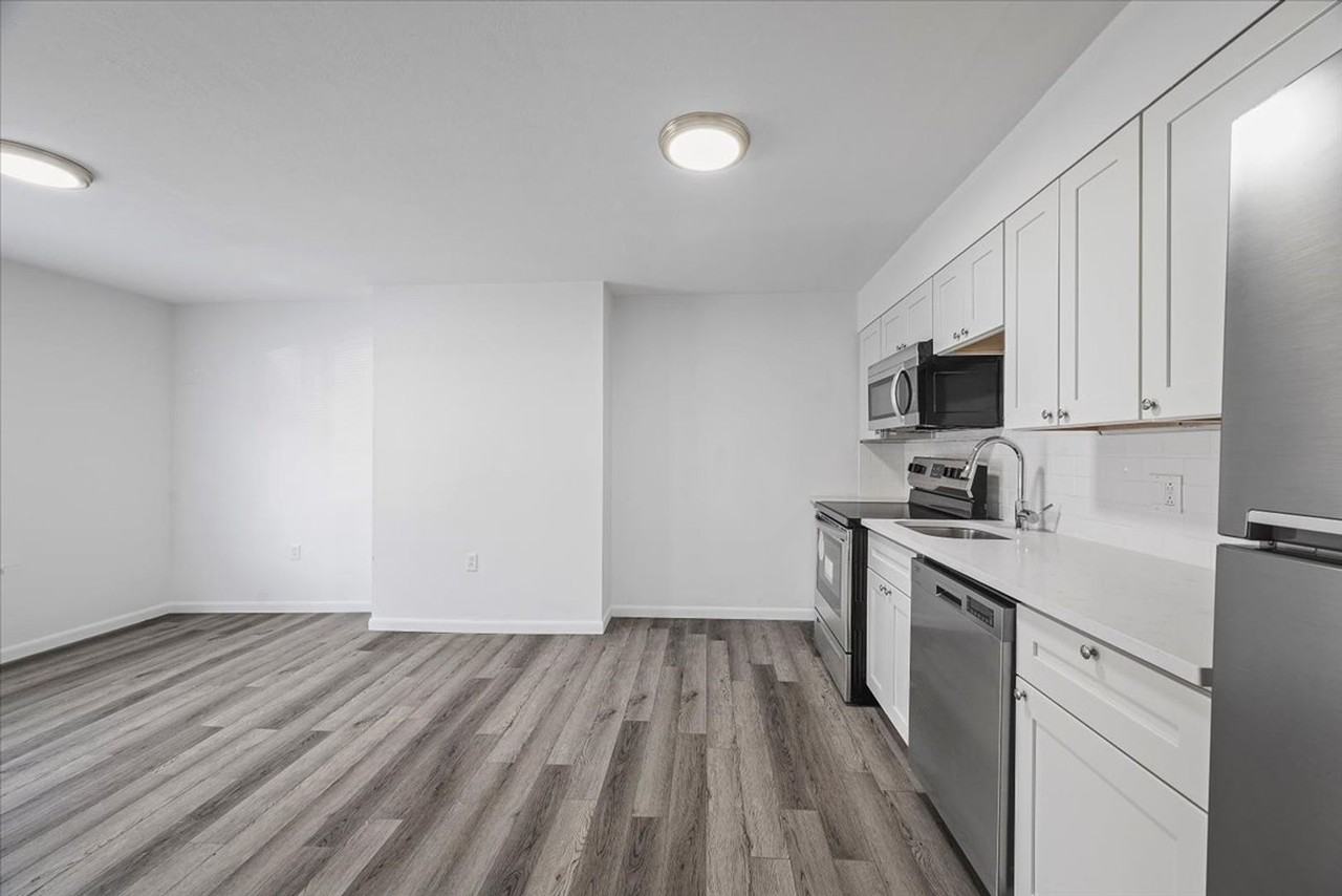 612 North Saint Clair Street - Photo 5 of 28