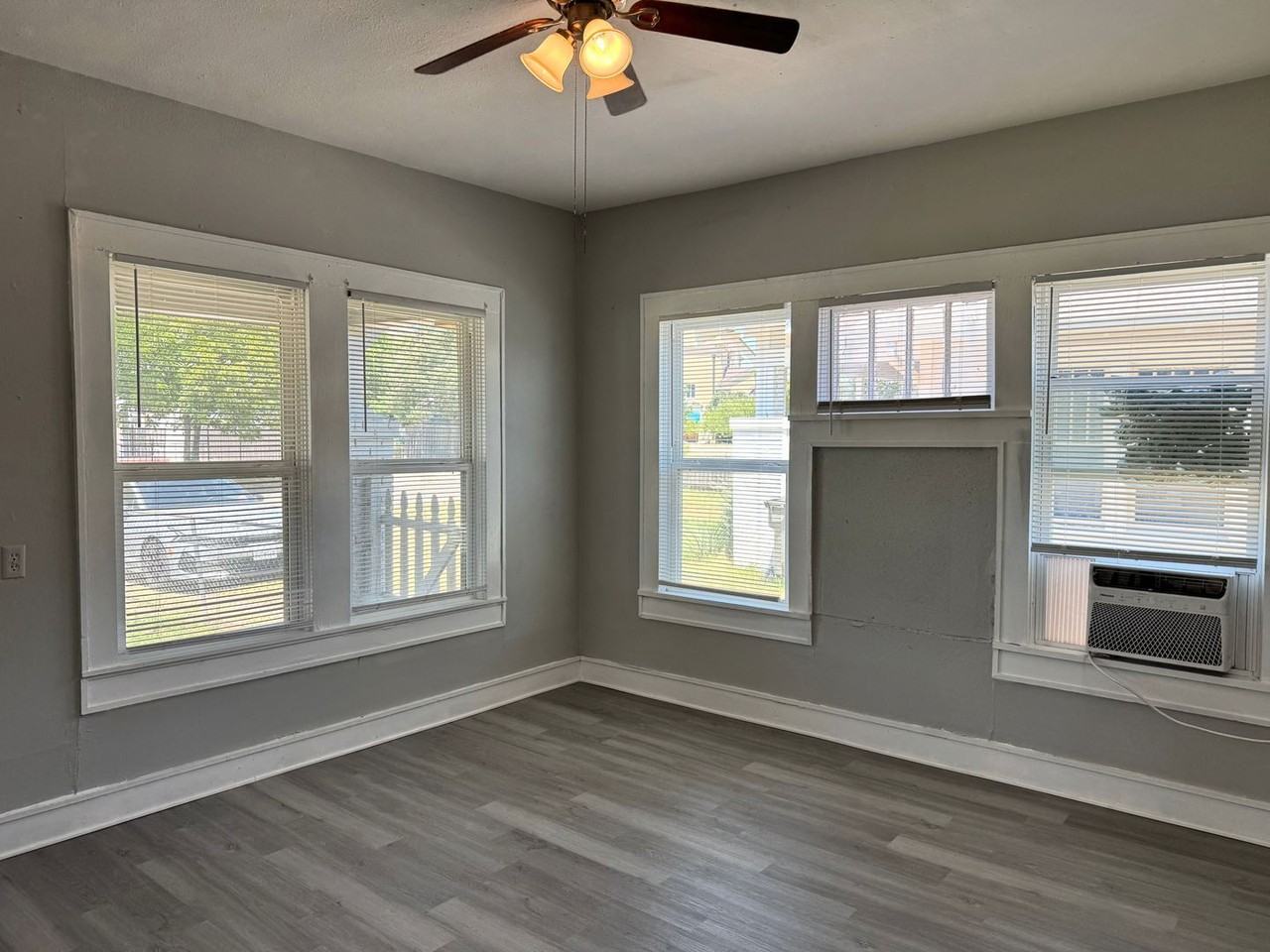 1009 Monroe St - Photo 4 of 19