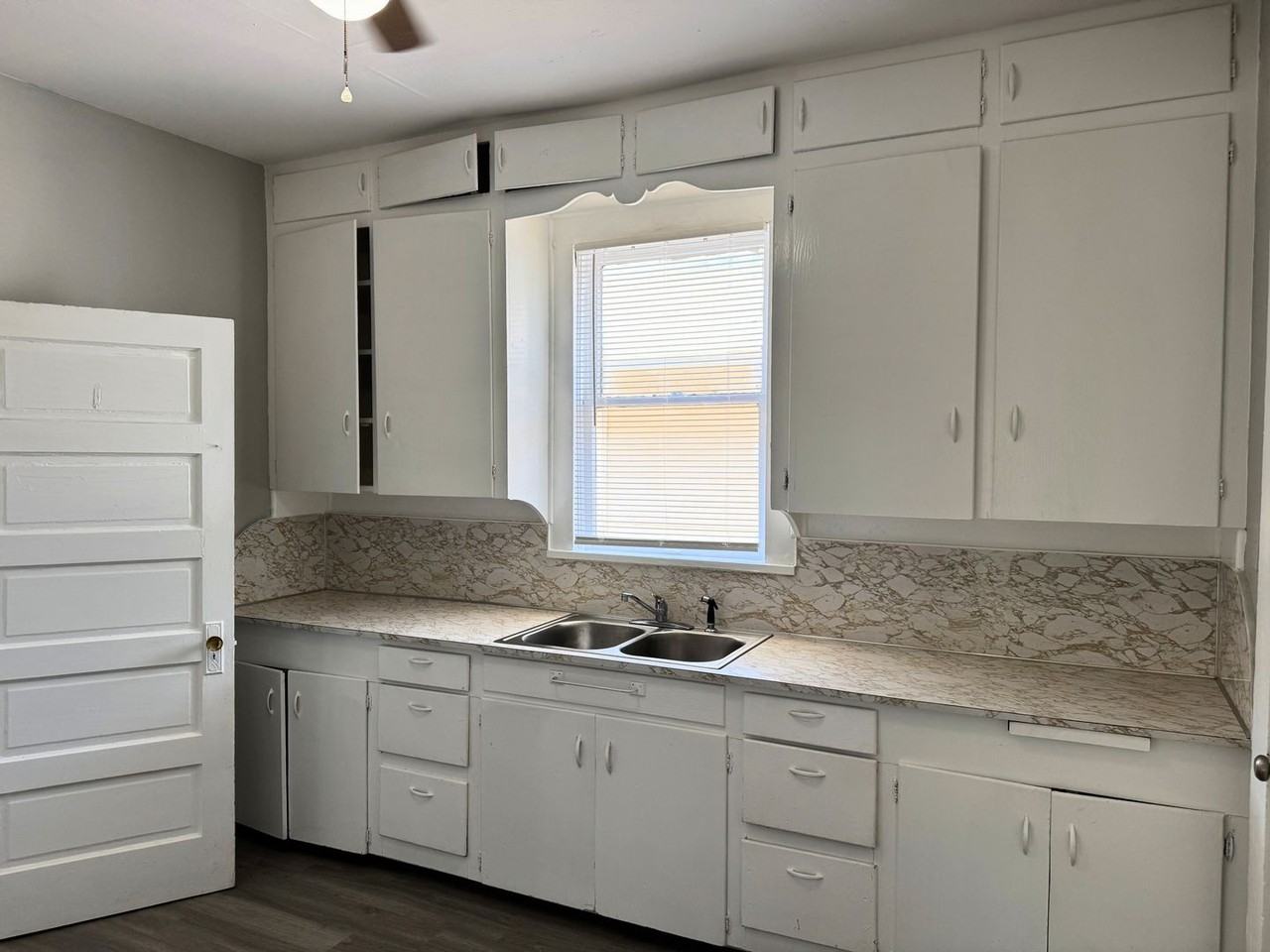 1009 Monroe St - Photo 6 of 19