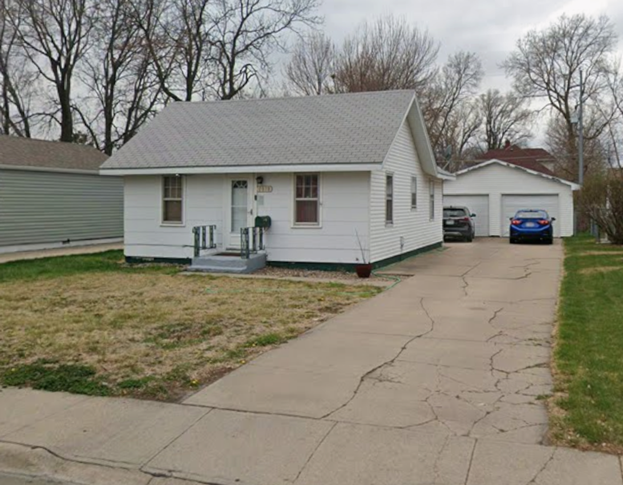 1018 S Pine St - Photo 2 of 2