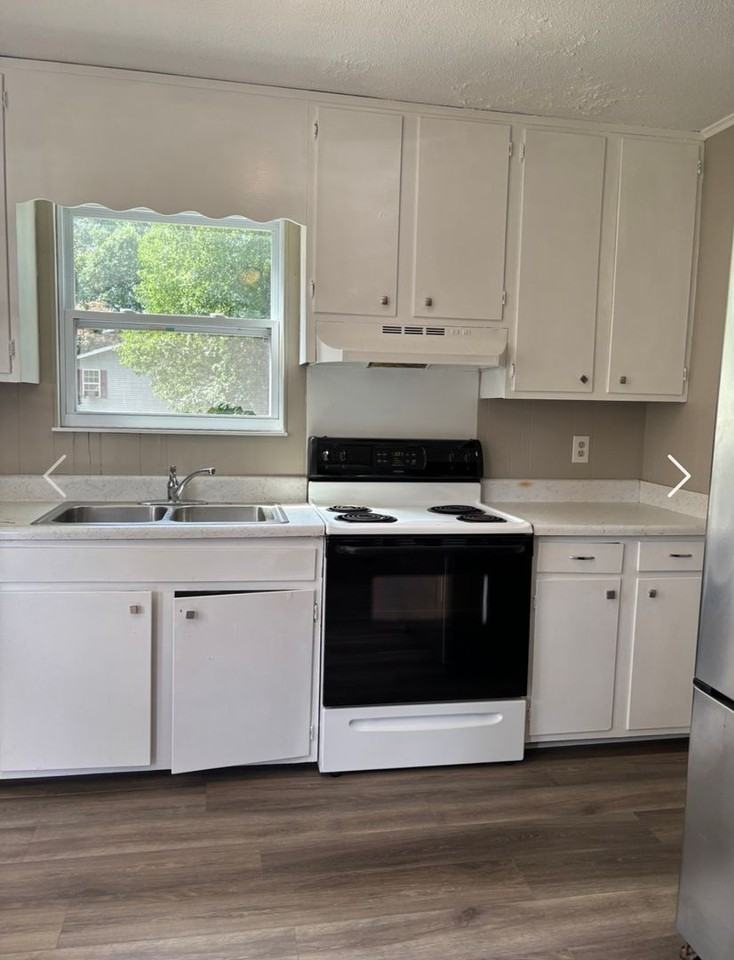 935 East Ave - Photo 2 of 5