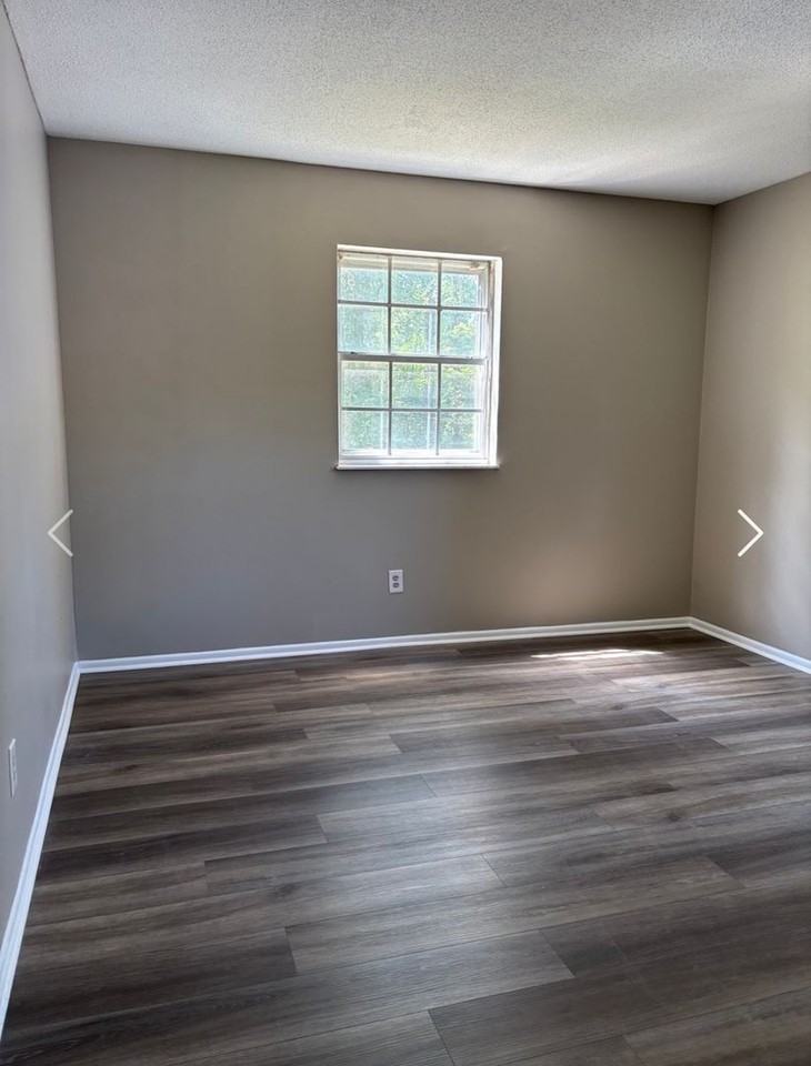 935 East Ave - Photo 3 of 5