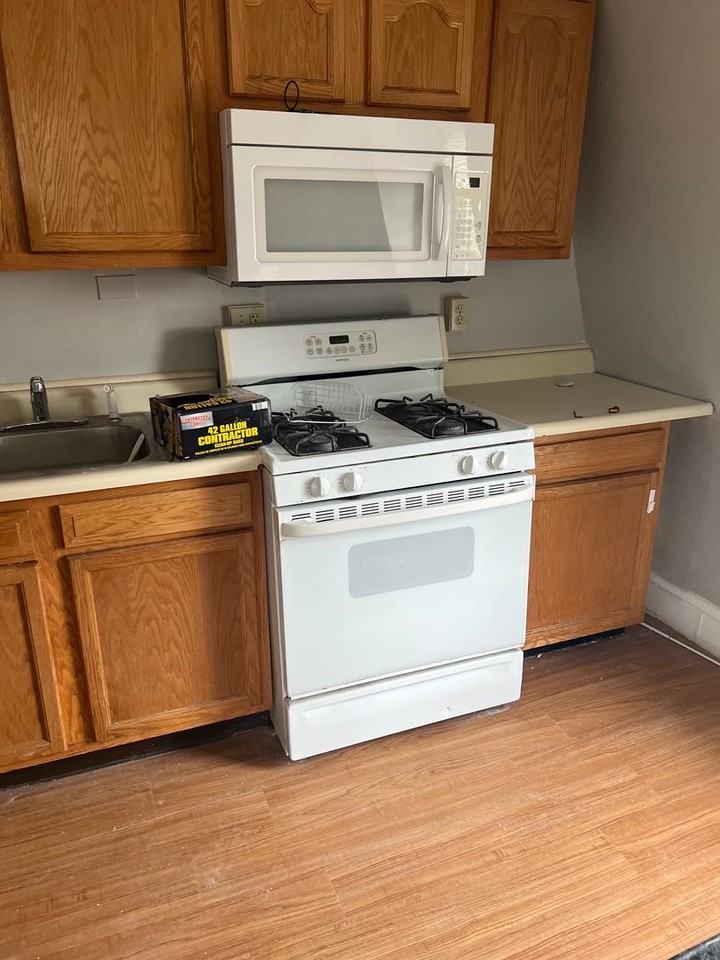 406 Windsor St - Photo 4 of 24