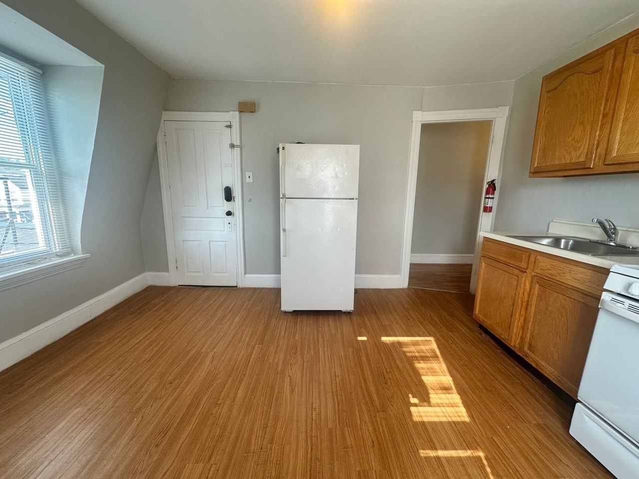 406 Windsor St - Photo 5 of 24