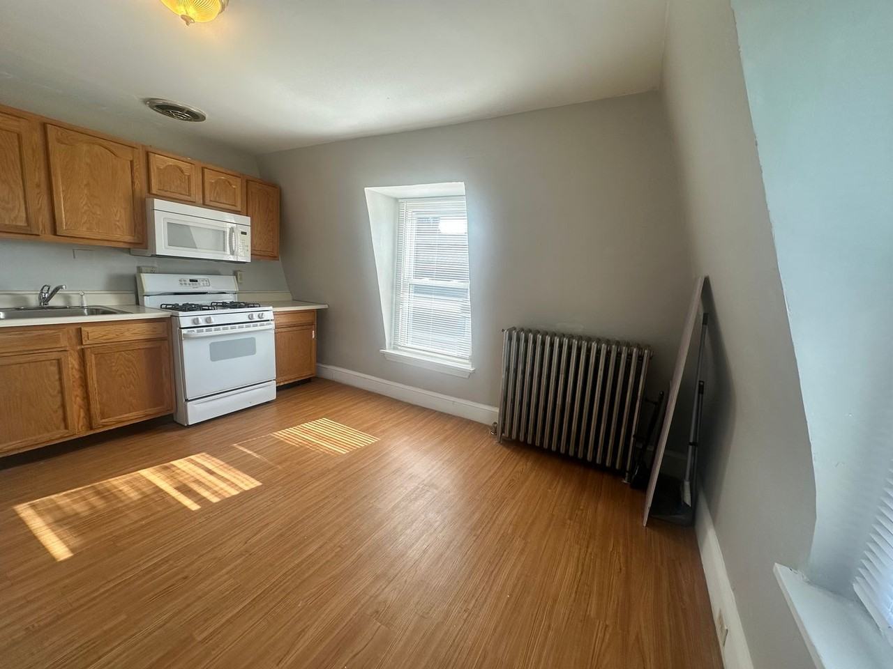 406 Windsor St - Photo 6 of 24