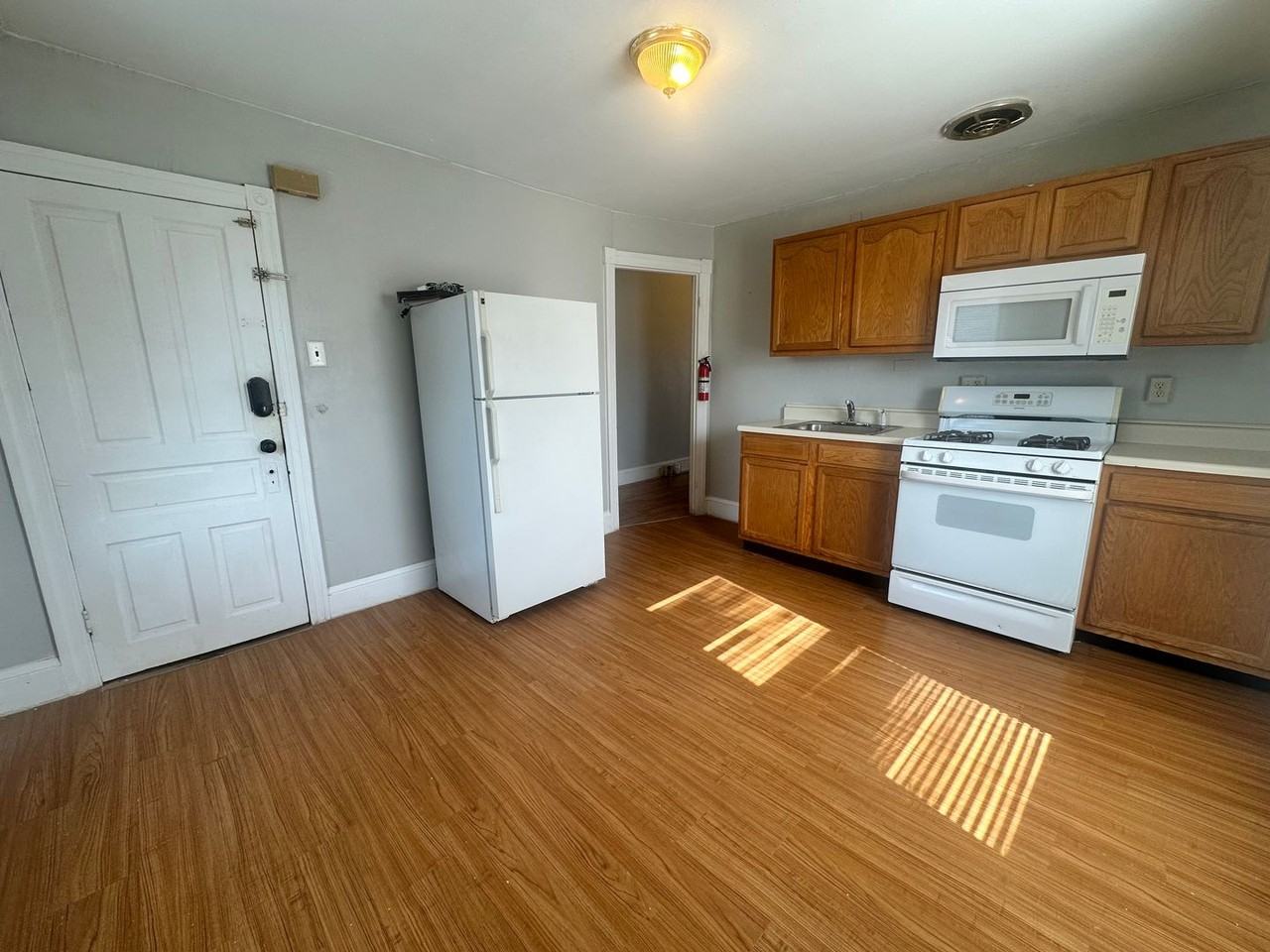 406 Windsor St - Photo 7 of 24
