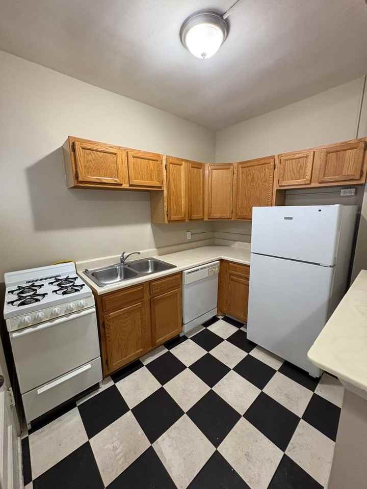 520 S 31st Street - Photo 3 of 7