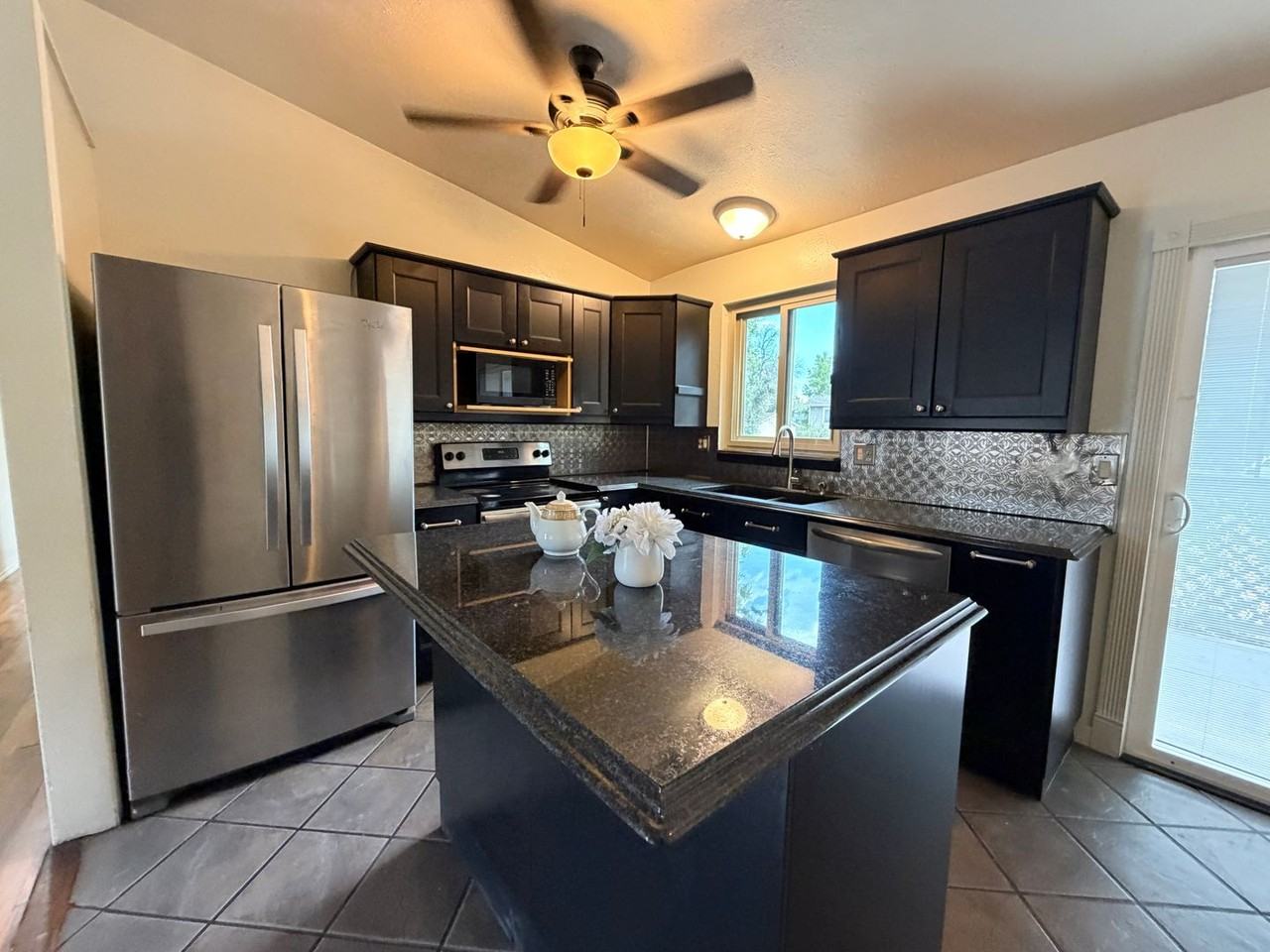 3815 S Pitkin Cir - Photo 4 of 28