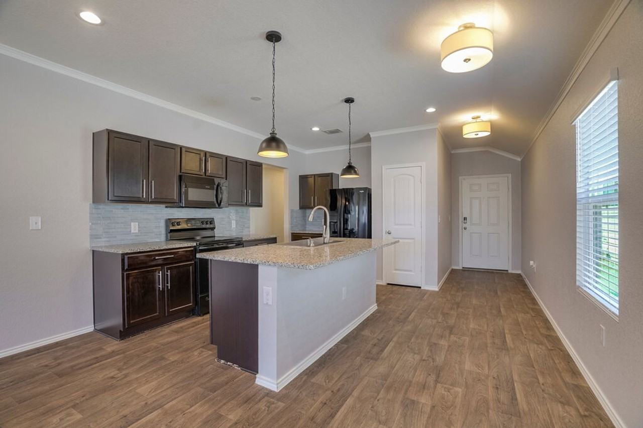 14819 Breccia Rd - Photo 7 of 20