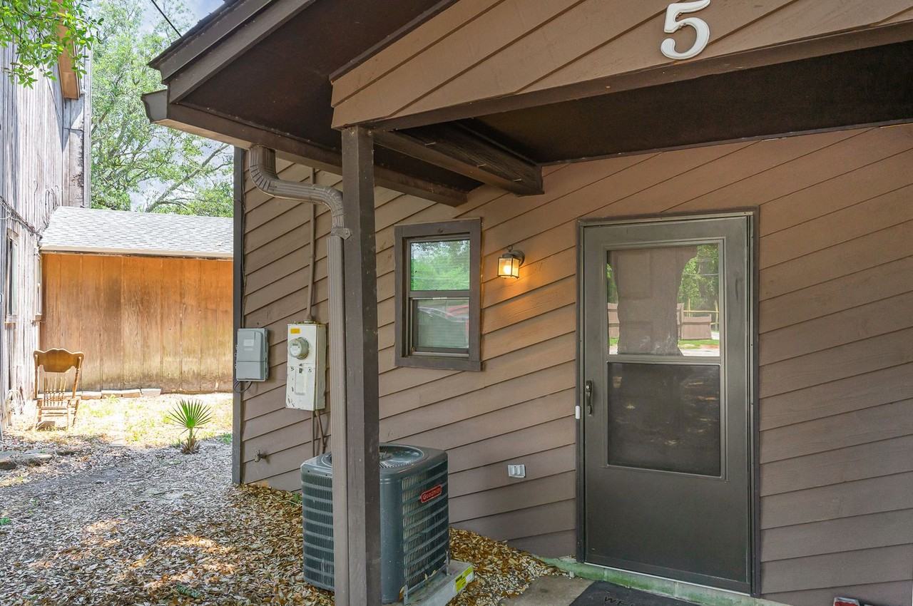 2028 Americus Ave - Photo 4 of 42