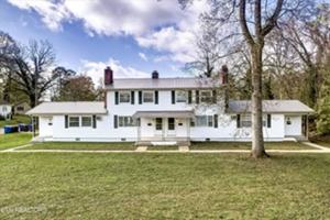 featured image of 221 W Fairview Rd